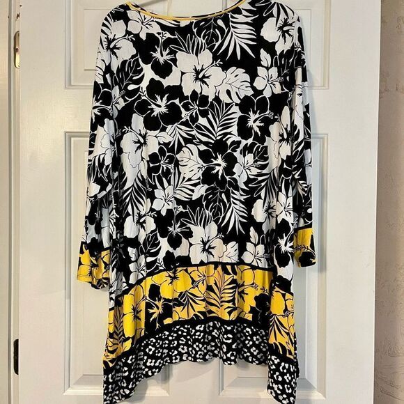Ruby Rd. Black White Floral Keyhole Blouse 1X - Picture 4 of 10